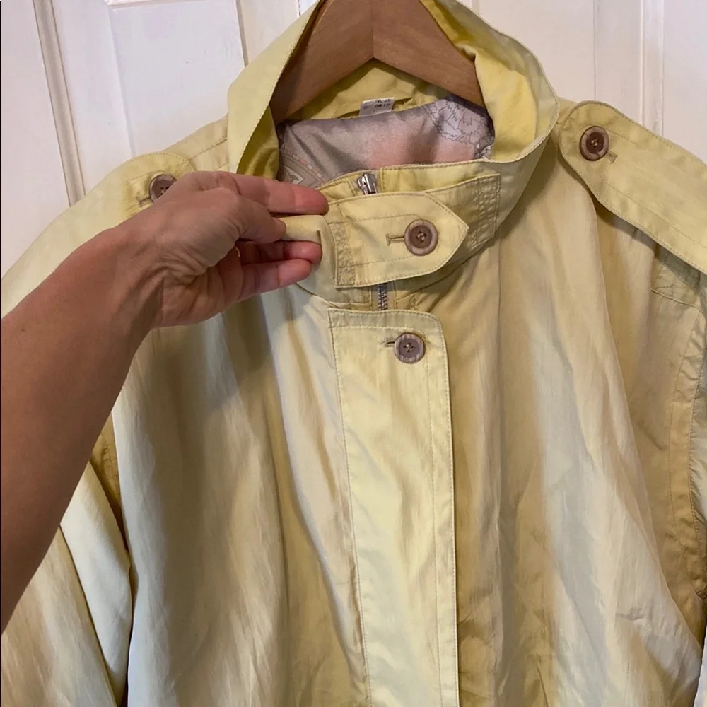 Vintage women’s Yellow Trench Coat iridescent long lined pockets - Picture 5 of 16